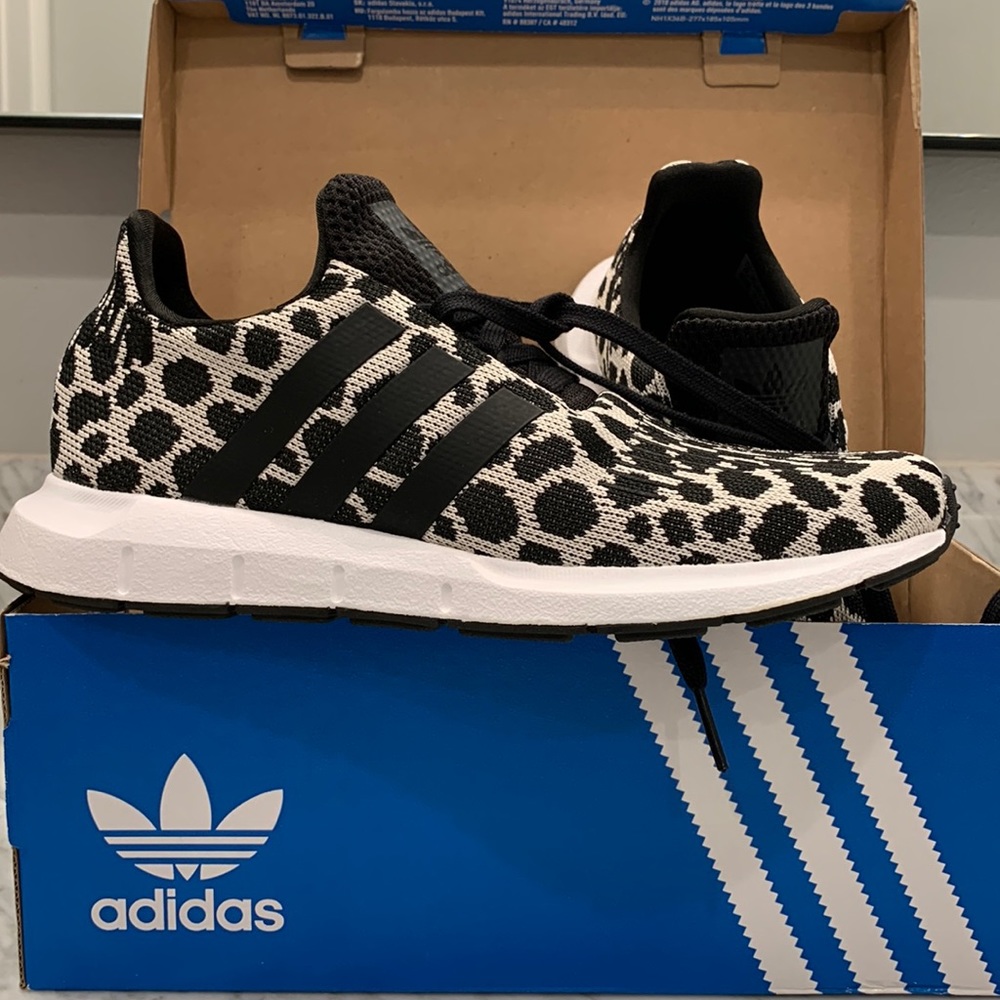 NEW Adidas Women's SIZE 6 Swift Run Cheetah Leopard Print Black White BD7962